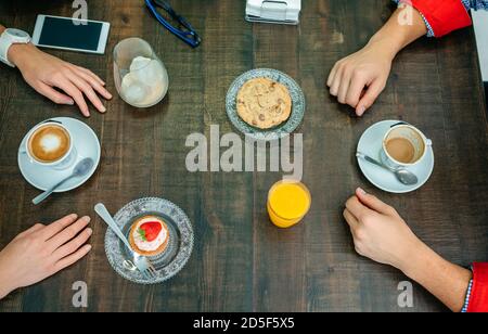 Colazione a due mani Foto Stock