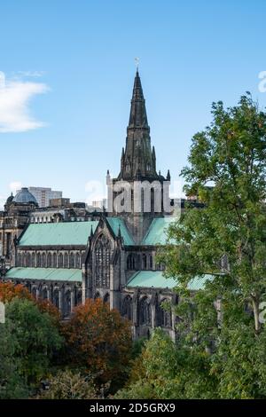 Glasgow, Scozia, Regno Unito. 13 ottobre 2020. Regno Unito Meteo. Cattedrale di Glasgow. Credito: SKULLY/Alamy Live News Foto Stock