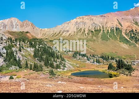 Vista del percorso per Trailrider Pass sul Maroon Bells Loop, Aspen, Colorado, USA Foto Stock