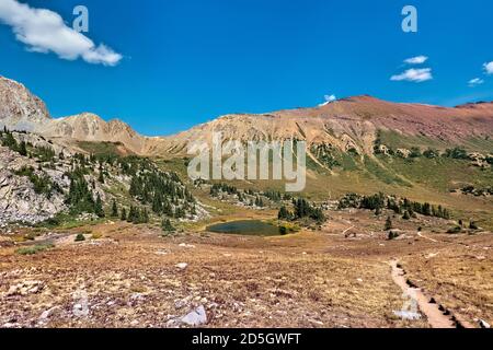 Vista del percorso per Trailrider Pass sul Maroon Bells Loop, Aspen, Colorado, USA Foto Stock