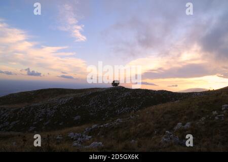 Tramonto sul Monte Pizzoc in Italia Foto Stock