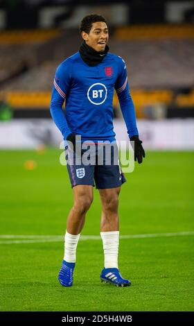 Wolverhampton, Regno Unito. 13 ottobre 2020; Molineux Stadium, Wolverhampton, West Midlands, Inghilterra; UEFA Under 21 European Championship Qualifiers, Gruppo tre, Inghilterra Under 21 contro Turchia Under 21; Jude Bellingham of England during the Warm up Credit: Action Plus Sports Images/Alamy Live News Foto Stock