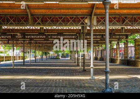 Mercato dei cavalli in via Brancion vicino a Parc Georges Brassens a Parigi, Francia Foto Stock