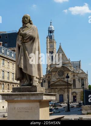 Pierre Corneille statua e Saint-etienne-du-mont chiesa - Parigi, Francia Foto Stock