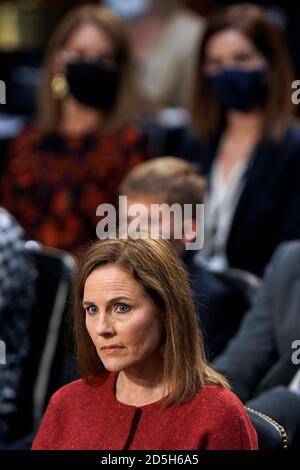 Il giudice Amy Coney Barrett, nominato dalla Corte Suprema del Presidente degli Stati Uniti Donald Trump, ascolta il Sen. Ted Cruz (R-Texas) durante il secondo giorno della sua audizione di conferma del Senato, martedì 13 ottobre 2020. Credito: Greg Nash/Pool via CNP /MediaPunch Foto Stock