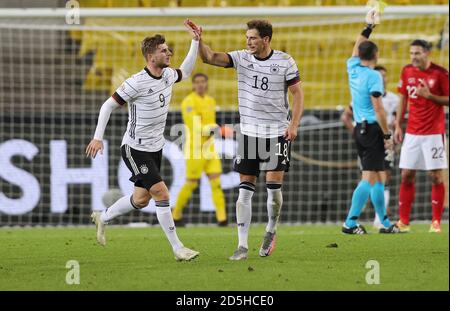 Colonia, Germania. 14 ottobre 2020. Primo: 13.10.2020 Calcio, Calcio: UEFA NATIONS LEAGUE, Landerspiel Nationalmannschaft Germania, GER - Svizzera, sui Timo Werner, giubilazione con Leon Goretzka dopo l'obiettivo di 1: 2 | utilizzo in tutto il mondo Credit: dpa/Alamy Live News Foto Stock