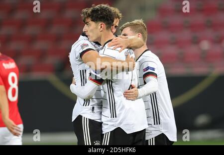 Firo: 13.10.2020 Fuvuball, Calcio: UEFA NATIONS LEAGUE, LV§nderspiel Nationalmannschaft Germania, GER - Svizzera, sui giubilazione Leon Goretzka con Kai Havertz dopo obiettivo a 2: 2 | utilizzo in tutto il mondo Foto Stock