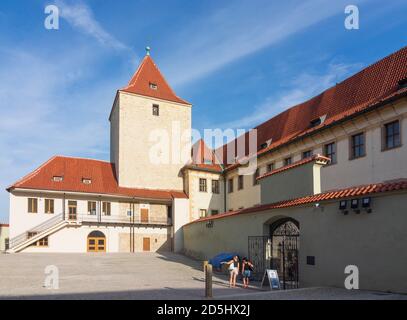 Praha: Torre Nera (Cerna vez) del Castello di Praga in Hradcany, quartiere del Castello, Praha, Prag, Praga, ceco Foto Stock