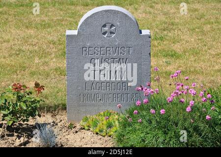 Lapide di Gustav Thimm, il reservist di fanteria tedesco della prima guerra mondiale, presso il cimitero militare di San Symphorien a Mons, Belgio Foto Stock