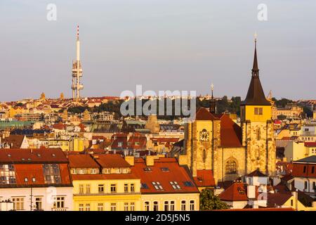 Praha: Chiesa di San Giles (Kostel sv. Jiljí), Torre della TV a stare Mesto, Città Vecchia, Praha, Prag, Praga, Ceco Foto Stock