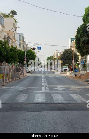 ISRAELE, Tel Aviv - 28 settembre 2020: Strade vuote durante la quarantena di Coronavirus. Strade vuote durante la pandemia di Covid 19. Nessuna gente. Nessun commercio, nessun mercato. Blocco della crisi del coronavirus. Yom Kippur Foto Stock