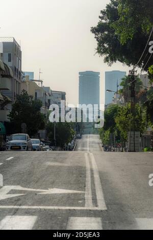 ISRAELE, Tel Aviv - 28 settembre 2020: Strade vuote durante la quarantena di Coronavirus. Strade vuote durante la pandemia di Covid 19. Nessuna gente. Nessun commercio, nessun mercato. Blocco della crisi del coronavirus. Yom Kippur Foto Stock