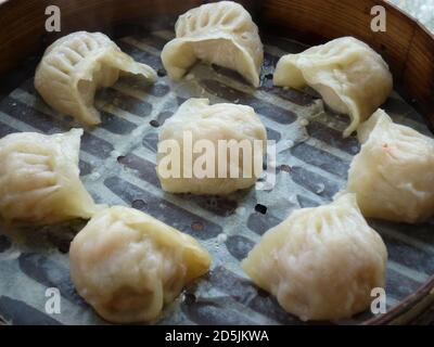 Primo piano di gnocchi di maiale al vapore a Taipei, Taiwan Foto Stock