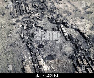 L'incrocio ferroviario nella città di Limburgo (Germania), distrutto a seguito del bombardamento di bombardieri leggeri e medi della nona Divisione aerea di t Foto Stock