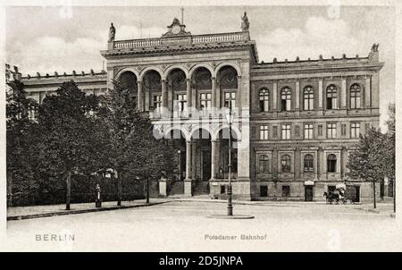 Cartolina tedesca retrò. Stazione ferroviaria di Potsdam. Berlino. Germania. 1900 Foto Stock