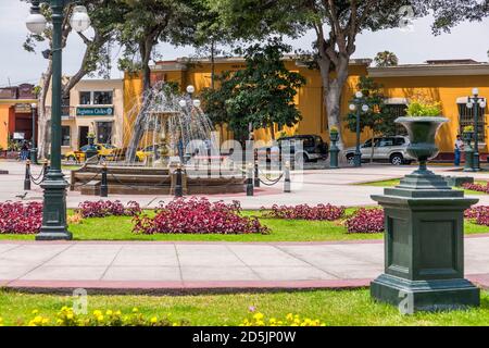 Plaza Bolivar e 'Museo Nazionale di Archeologia, Antropologia e Storia del Perù', Lima, Perù, Sud America Foto Stock