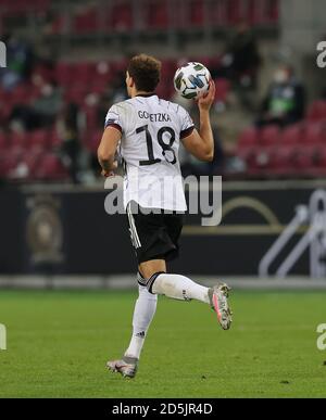 Colonia, Germania. Firo: 13.10.2020 Calcio: UEFA NATIONS LEAGUE, Landerspiel Nationalmannschaft Germania, GER - Svizzera, sui 3: 3 Leon GORETZKA, GER, with Ball | Use worldwide Credit: dpa/Alamy Live News 2020 Foto Stock