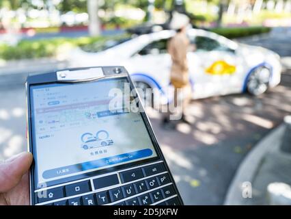 Pechino, Cina. 13 ottobre 2020. Il baidu robo-Taxis invita i cittadini a prendere gratuitamente a Pechino, Cina il 13 ottobre 2020.(Photo by TPG/cnsphotos) Credit: TopPhoto/Alamy Live News Foto Stock