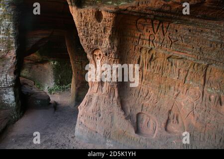 All'interno di Nanny's Rock, un'ex casa rock sul bordo di Kinver, Staffordshire, Inghilterra, Regno Unito. Foto Stock