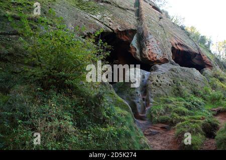 Ingresso al Nanny's Rock, un'ex casa di roccia sul bordo di Kinver, Staffordshire, Inghilterra, Regno Unito. Foto Stock