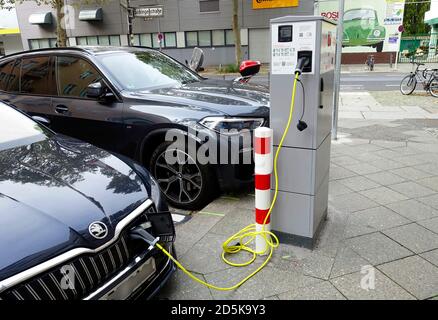 Stazione di ricarica per auto elettriche a Berlino, Germania Foto Stock