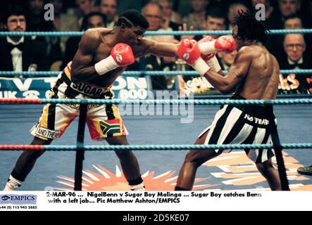 2-MAR-96 ... Nigel Benn / Sugar Boy Malinga ... Il ragazzo dello zucchero Malinga cattura Nigel Benn con un jab sinistro Foto Stock