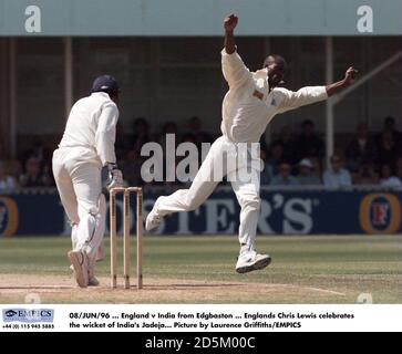 08/GIU/96 ... Inghilterra / India da Edgbaston ... Englands Chris Lewis celebra il wicket di Jadeja in India. Foto di Laurence Griffiths/EMPICS Foto Stock