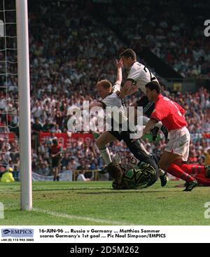 16-GIU-96 ... Russia / Germania ... Matthias Sammer segna il 1° goal della Germania Foto Stock