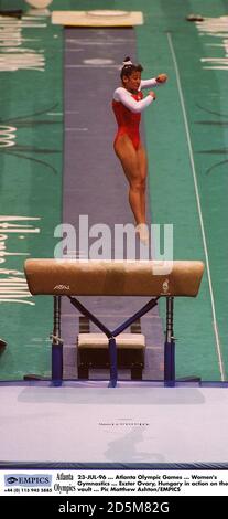 23-JUL-96 ... Giochi Olimpici di Atlanta ... Ginnastica femminile ... Eszter Ovary, Ungheria, in azione sulla volta Foto Stock