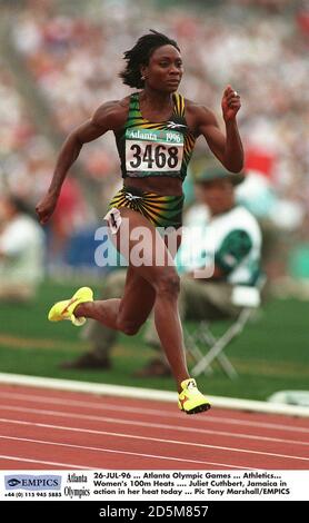 26-JUL-96 ... Giochi Olimpici di Atlanta ... Atletica. Donne 100m Heats .... Juliet Cuthbert, Giamaica in azione nel suo calore oggi Foto Stock