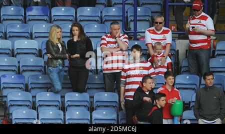 I sostenitori di Doncaster Rover mostrano la loro disgregazione dopo la partita contro Leicester City durante la partita del campionato Sky Bet al King Power Stadium di Leicester. Foto Stock