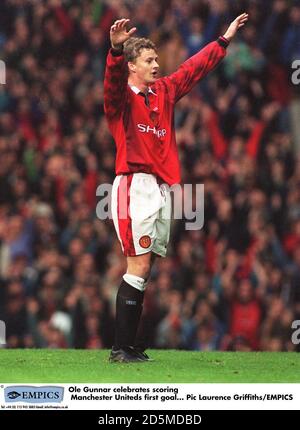 OLE Gunnar Solskjaer celebra il primo gol di Manchester United Foto Stock