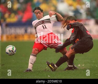 L-R: Mario Gori, Washington DC United e Cobi Jones, Los Angeles Galaxy Foto Stock