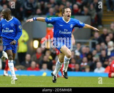 Joe Cole di Chelsea festeggia il loro gol vincente contro Liverpool Foto Stock