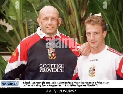 Nigel Redman (l) e Mike Catt prima della loro prima partita del tour dopo l'arrivo dall'Argentina. Foto Stock