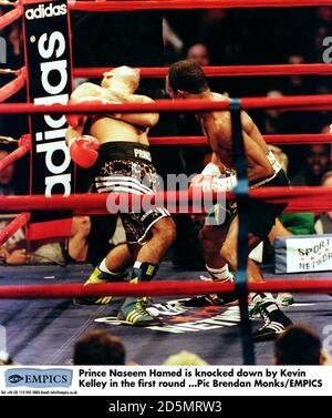 Il principe Naseem Hamed è abbattuto da Kevin Kelley dentro il primo turno Foto Stock