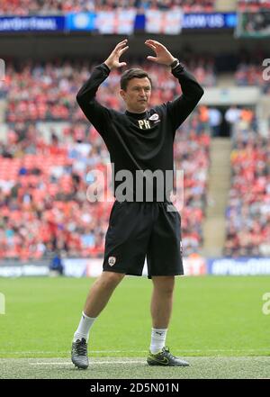 Paul Heckingbottom, direttore del custode di Barnsley, reagisce sulla linea di contatto. Foto Stock