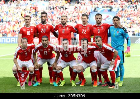 Gruppo di squadre svizzere (in alto a sinistra a destra) Granit Xhaka, Johan Djourou, Valon Behrami, Fabian Schar, Haris Seferovic e il portiere svizzero Yann Sommer. (In basso a sinistra a destra) Stephan Lichtsteiner, Ricardo Rodríguez, Blerim Dzemaili, Admir Mehmedi e Xherdan Shaqiri Foto Stock