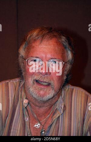 Attore, comico, presentatore, scrittore e bird-watcher inglese, Bill Oddie OBE, noto per la commedia britannica classica, The Goodies, & BBC's Springwatch Foto Stock