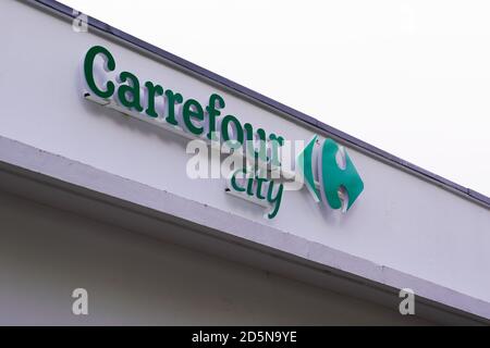 Bordeaux , Aquitaine / Francia - 10 01 2020 : Carrefour città verde logo e segno di testo supermercato marca Foto Stock