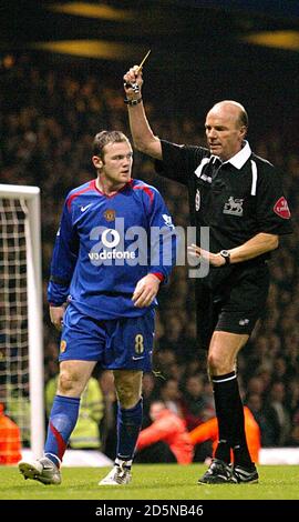 Wayne Rooney di Manchester United è prenotato dall'arbitro Steve Bennett Foto Stock