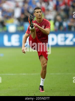 Il portoghese Cristiano Ronaldo si sta riscaldando prima della partita. Foto Stock