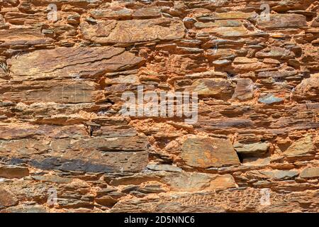 Strutture architettoniche, dettagli arrugginiti e rustici scist muratura... Foto Stock