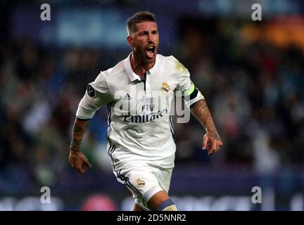 Sergio Ramos del Real Madrid festeggia il secondo gol del suo fianco del gioco Foto Stock