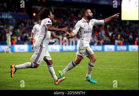 Daniel Carvajal del Real Madrid festeggia il terzo gol del suo fianco del gioco Foto Stock