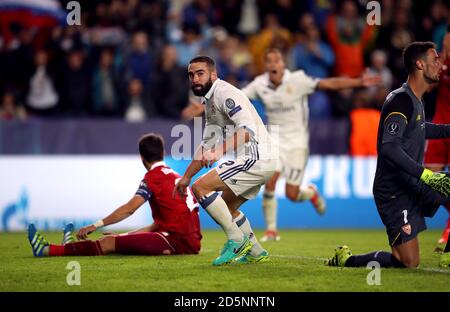 Daniel Carvajal del Real Madrid festeggia il terzo gol del suo fianco del gioco Foto Stock