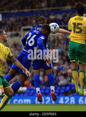 David Davis di Birmingham City (al centro) segna il suo primo gol ai lati. Foto Stock