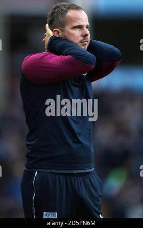 Aston Villa primo allenatore di squadra Stephen Clemence Foto Stock