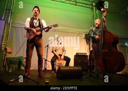 Il brivido Collins gioca nel bar Final Flight a Cheltenham Ippodromo Foto Stock