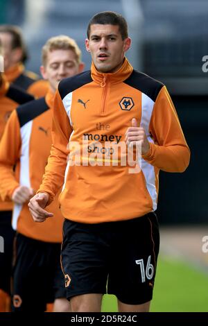 Wolverhampton Wanderers' Conor Coady durante il riscaldamento Foto Stock